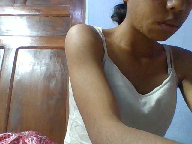 Emelie1a live cam on BongaCams
