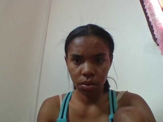 Emelie1a live cam on BongaCams