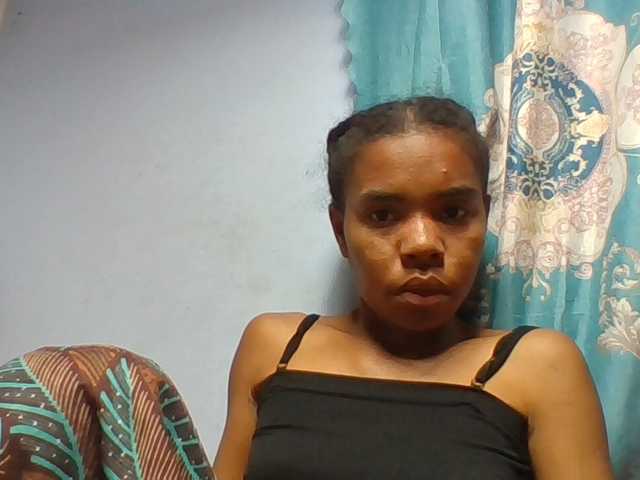 Emelie1a live cam on BongaCams