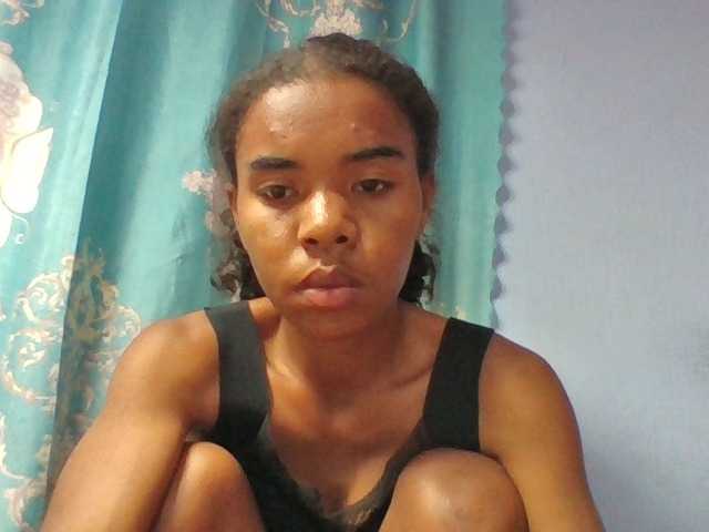 Emelie1a live cam on BongaCams