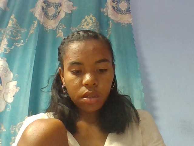 Emelie1a live cam on BongaCams