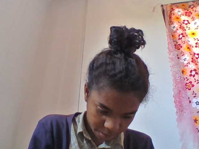 Emelie1a live cam on BongaCams