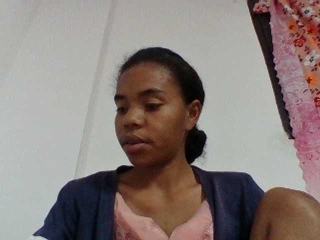 Emelie1a live cam on BongaCams