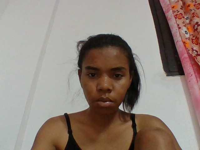 Emelie1a live cam on BongaCams