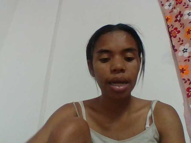 Emelie1a live cam on BongaCams