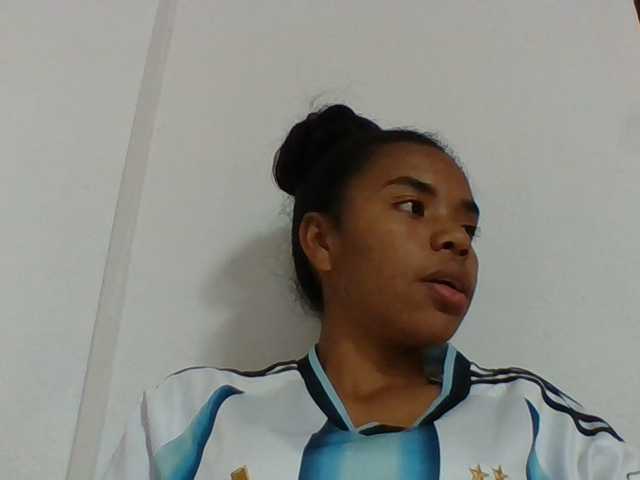 Emelie1a, en directo ahora en BongaCams