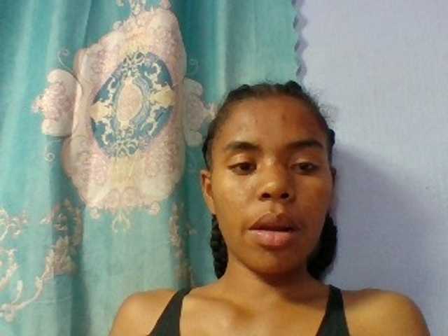 Emelie1a live cam on BongaCams