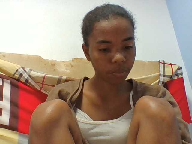 Emelie1a live cam on BongaCams