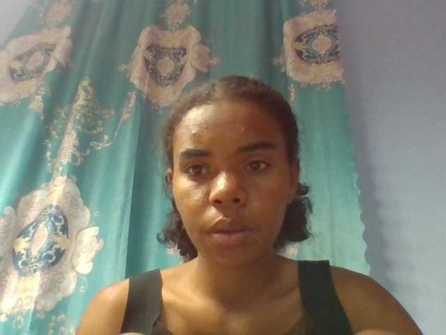 Emelie1a live cam on BongaCams