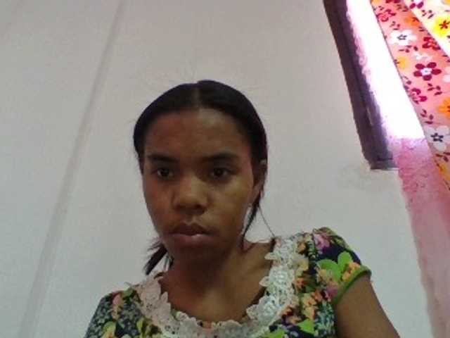 Emelie1a live cam on BongaCams