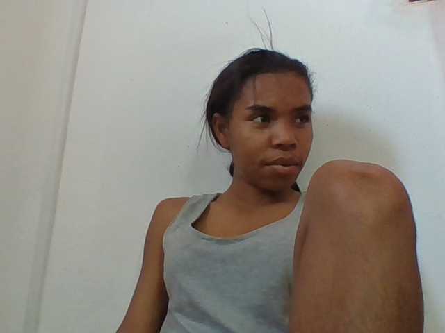 Emelie1a live cam on BongaCams