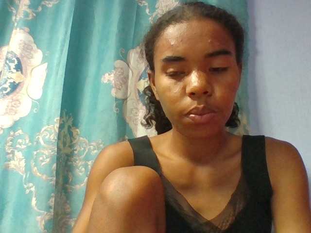 Emelie1a live cam on BongaCams