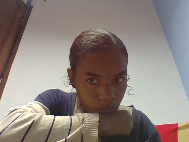 Emelie1a live cam on BongaCams