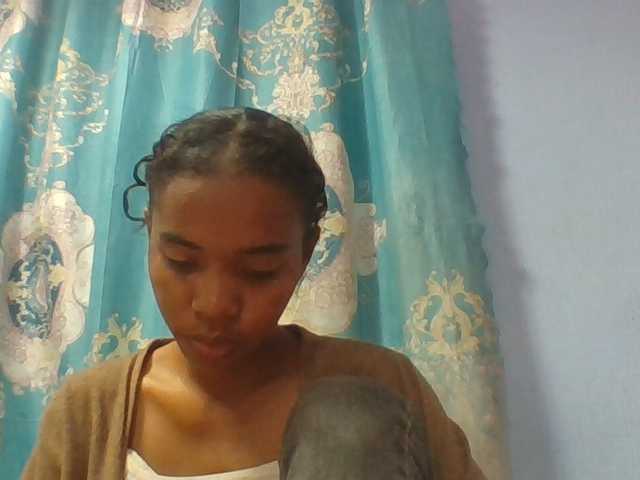 Emelie1a live cam on BongaCams