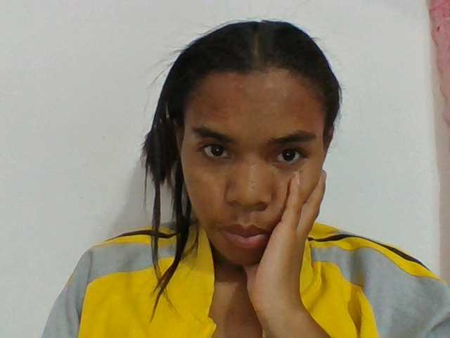 Emelie1a live cam on BongaCams