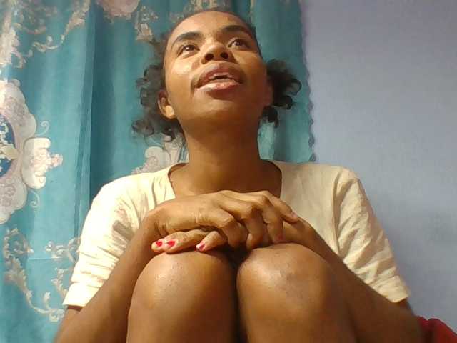 Emelie1a live cam on BongaCams