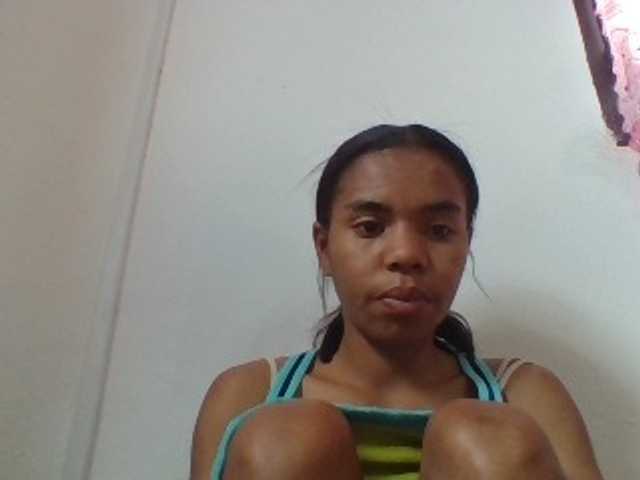 Emelie1a live cam on BongaCams