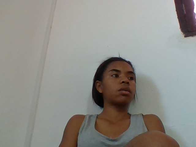 Emelie1a live cam on BongaCams