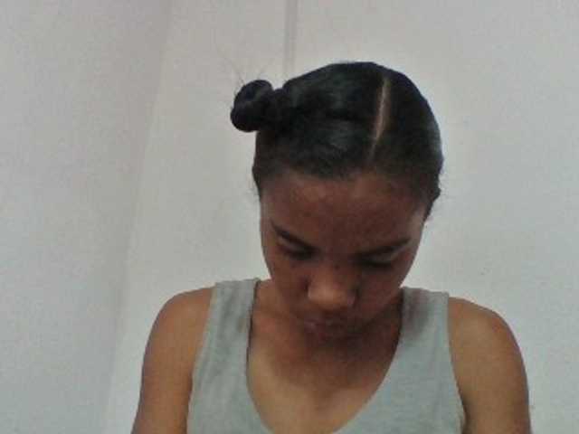 Emelie1a live cam on BongaCams