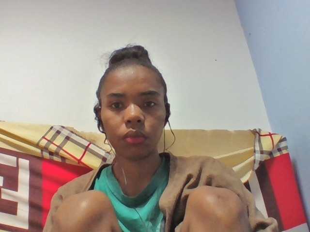 Emelie1a live cam on BongaCams