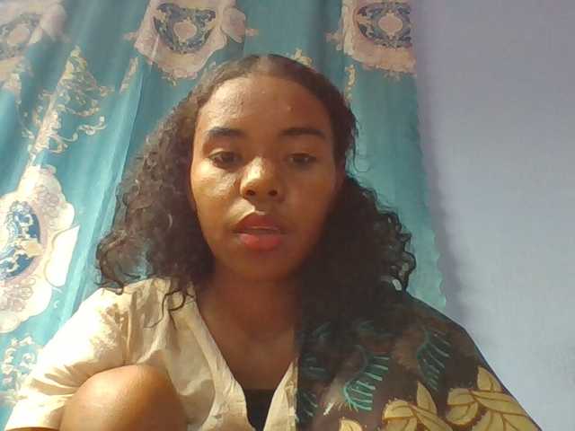 Emelie1a live cam on BongaCams