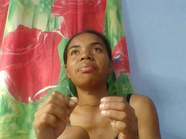 Emelie1a live cam on BongaCams