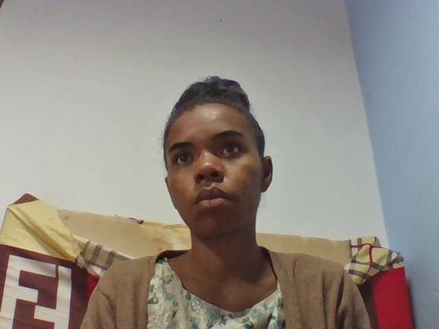 Emelie1a live cam on BongaCams