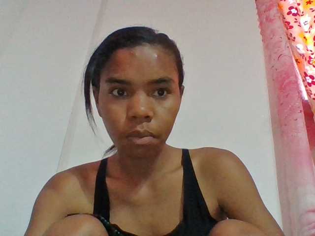 Emelie1a live cam on BongaCams