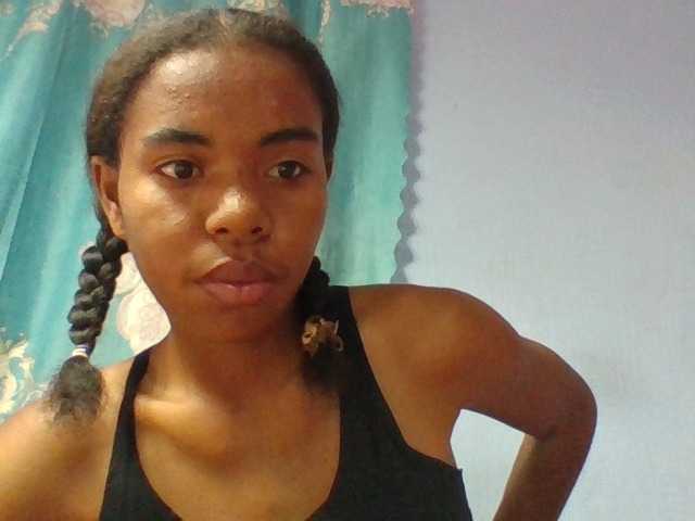Emelie1a live cam on BongaCams