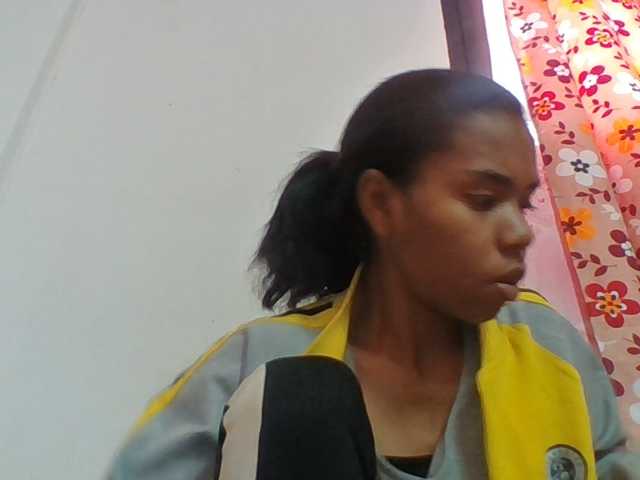 Emelie1a live cam on BongaCams