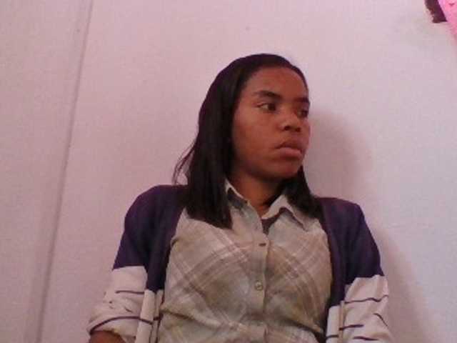 Emelie1a live cam on BongaCams