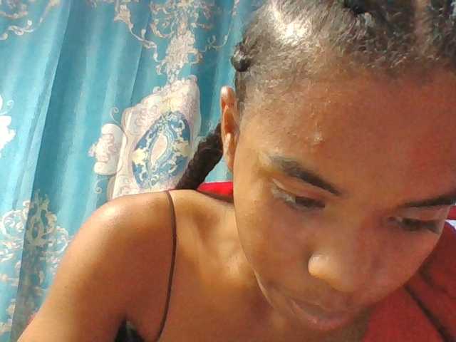 Emelie1a live cam on BongaCams