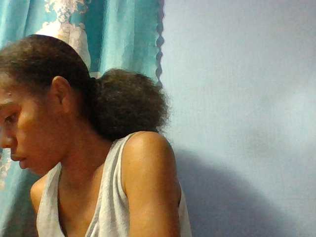 Emelie1a live cam on BongaCams