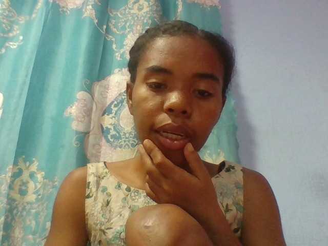 Emelie1a live cam on BongaCams