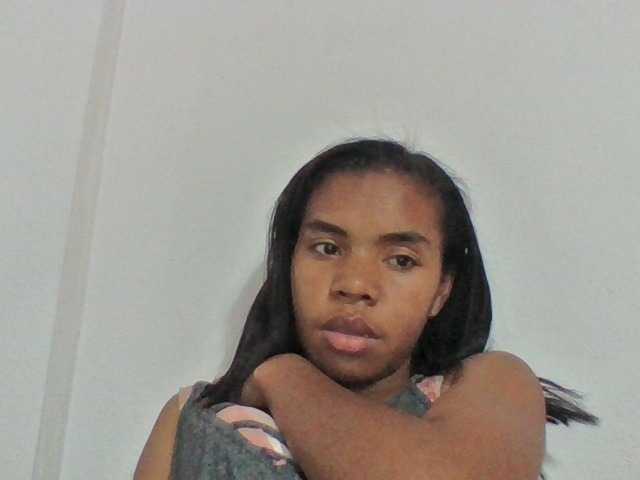 Emelie1a live cam on BongaCams