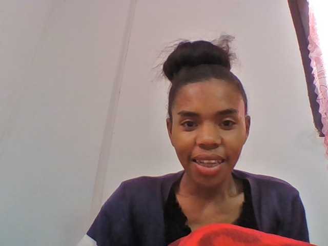 Emelie1a live cam on BongaCams