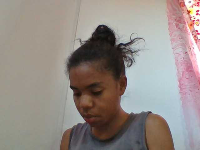 Emelie1a live cam on BongaCams