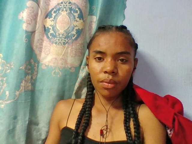Emelie1a live cam on BongaCams