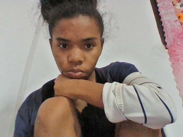 Emelie1a live cam on BongaCams