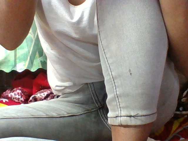 Emelie1a live cam on BongaCams