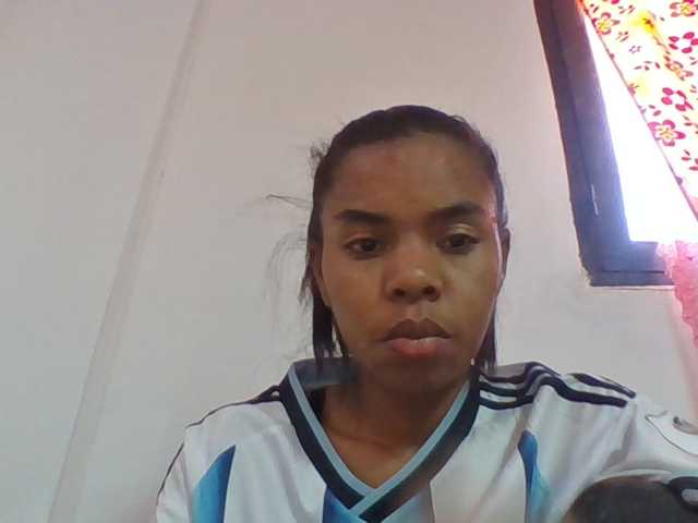 Emelie1a live cam on BongaCams