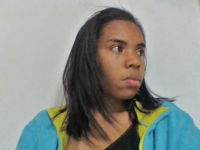 Emelie1a live cam on BongaCams