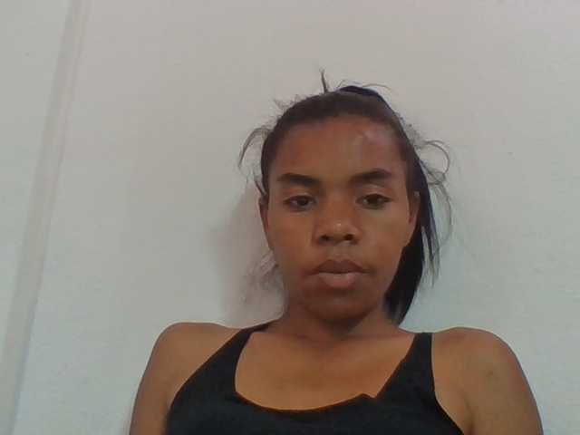 Emelie1a live cam on BongaCams