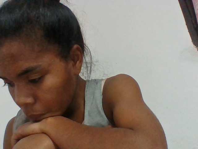 Emelie1a live cam on BongaCams