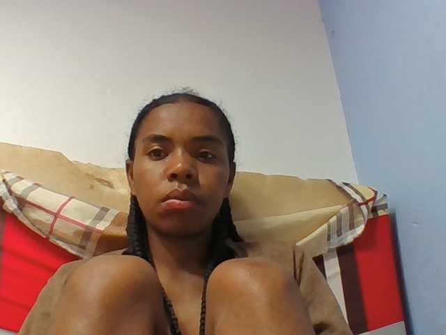 Emelie1a live cam on BongaCams