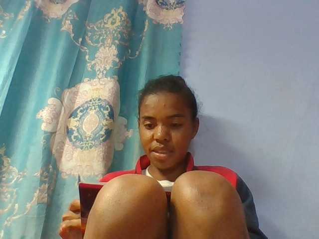 Emelie1a live cam on BongaCams