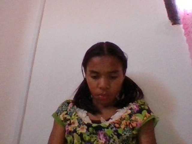 Emelie1a live cam on BongaCams