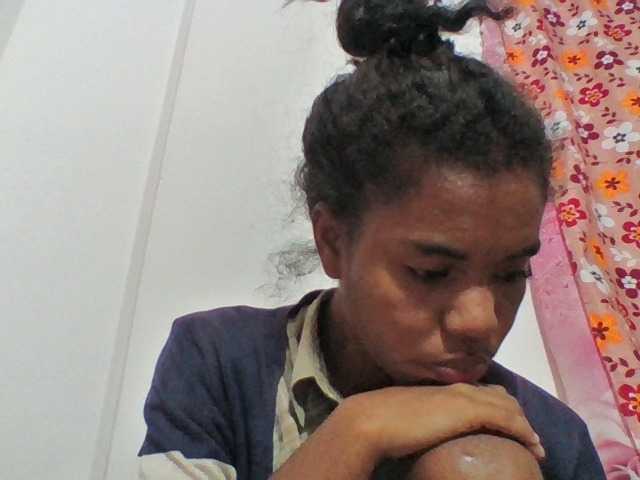 Emelie1a live cam on BongaCams