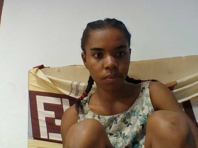 Emelie1a live cam on BongaCams