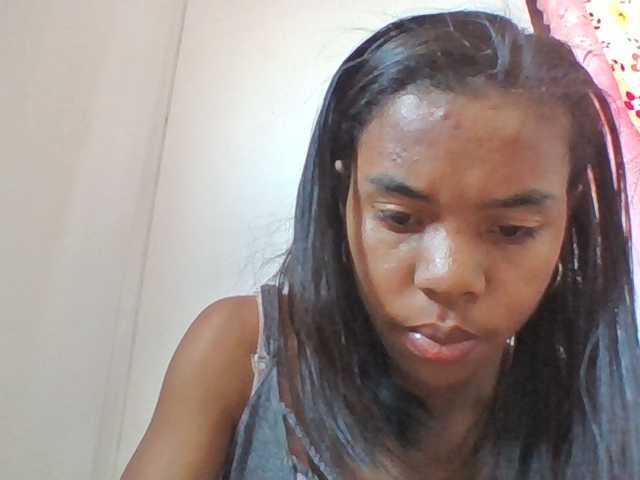 Emelie1a live cam on BongaCams
